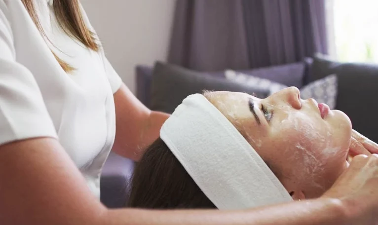 Facial Muscle Detoxification and Lifting Facial