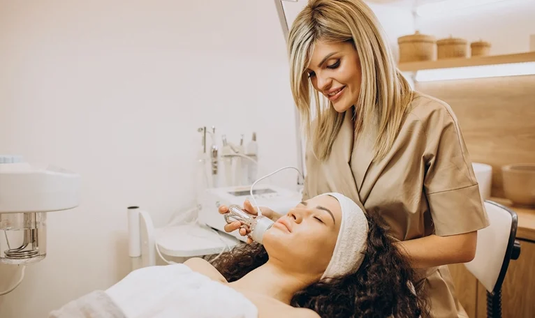 ace Lift Contour Facial Care: Sculpt, Smooth, and Glow