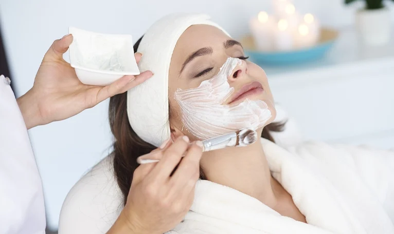 Signature Facial-AK: Your Skin’s Favorite Hour