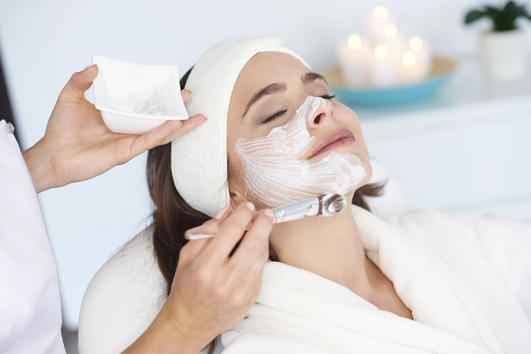 Signature Facial-AK: Your Skin’s Favorite Hour